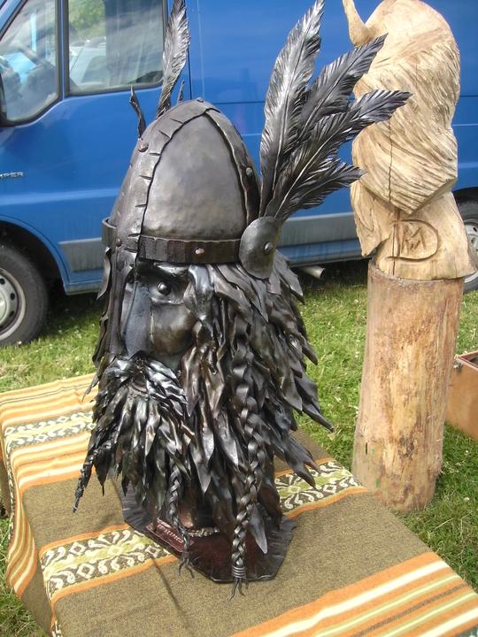 Vikinghoofd met helm in metaal
