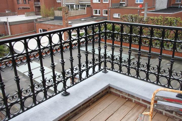 Balustrade met ornamenten in Izegem