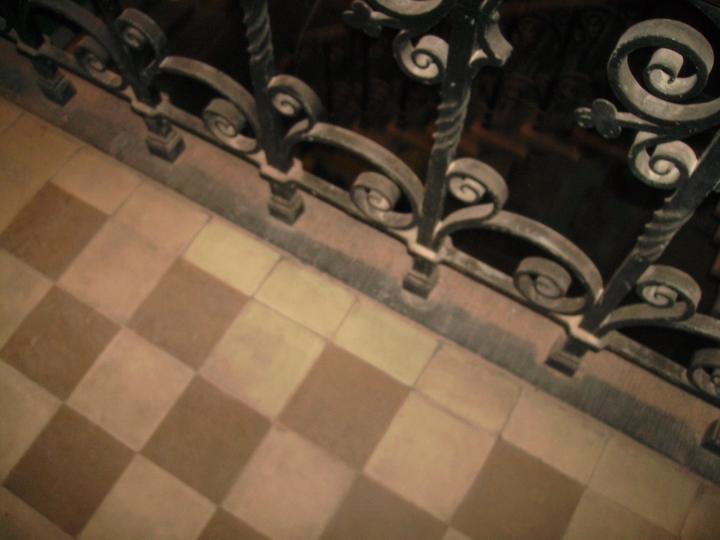 Balustrade met gesmede krullen